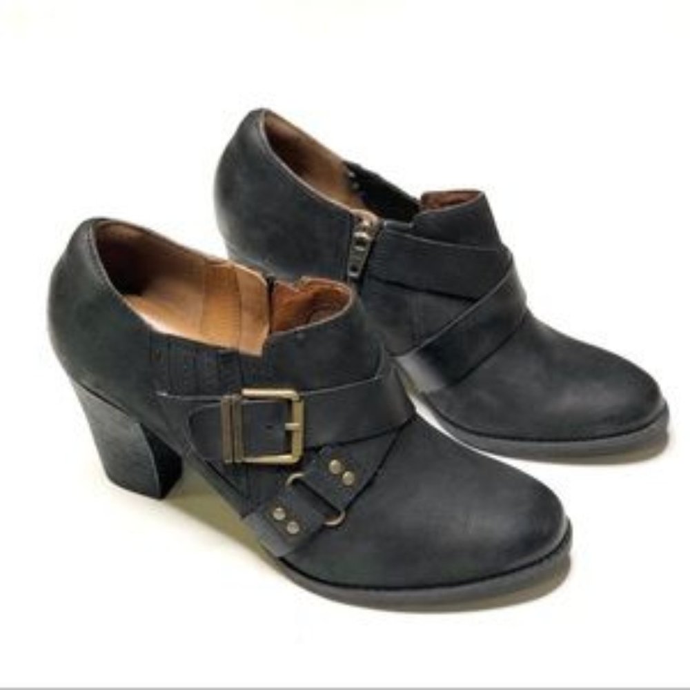 Clarks Black Leather Ankle Boots with Gold Buckles - Size 9.5